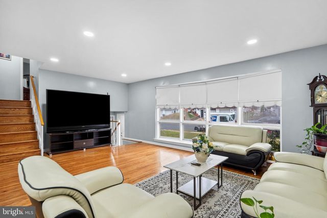 8912 TURTON DR, Philadelphia, PA 19115