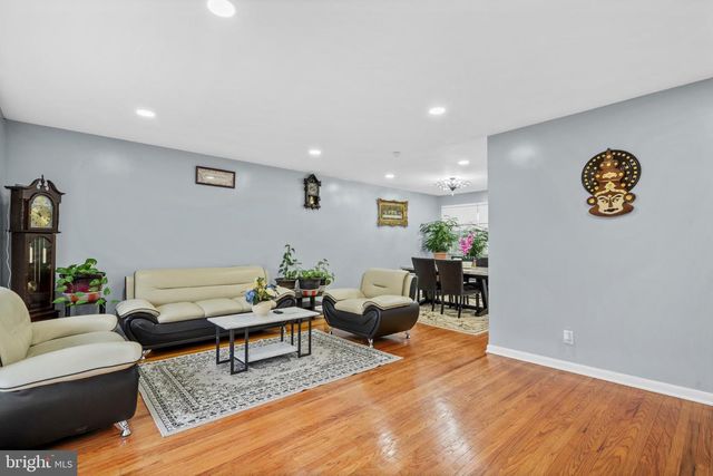 8912 TURTON DR, Philadelphia, PA 19115