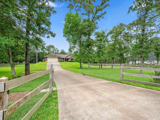 605 Pelican Street, Magnolia, TX 77355