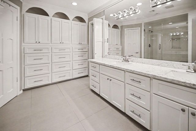 11119 Holly Springs Drive, Houston, TX 77042