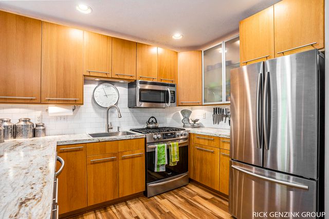 310 Northeast Crossing, Holland City, MI 49423