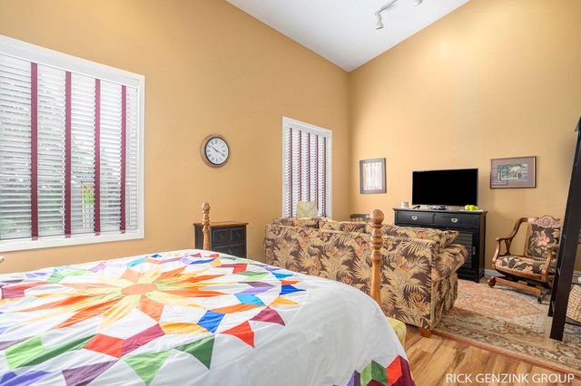 310 Northeast Crossing, Holland City, MI 49423