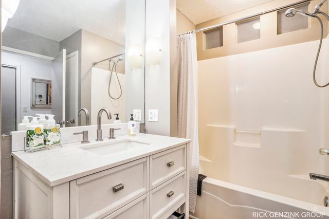 310 Northeast Crossing, Holland City, MI 49423