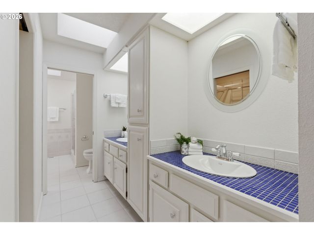 14300 Sw HAZEL HILL Dr, Tigard, OR 97224