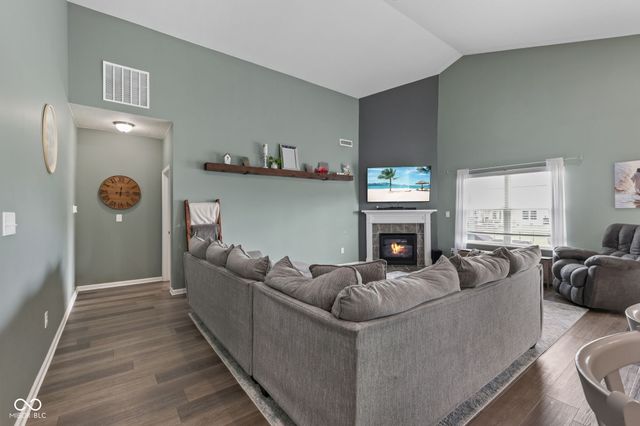 89 Larimar Way, Whiteland, IN 46184