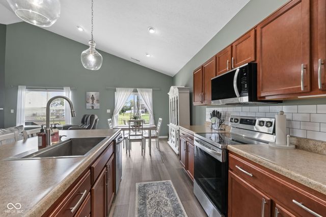 89 Larimar Way, Whiteland, IN 46184