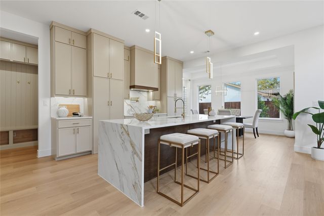 3424 Navaro Street, Dallas, TX 75212