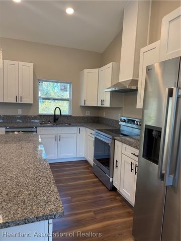 321 Roadrunner Avenue, Sebring, FL 33870