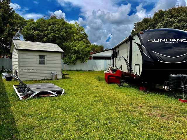 11893 SW 197th St, Miami, FL 33177