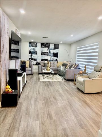 11893 SW 197th St, Miami, FL 33177