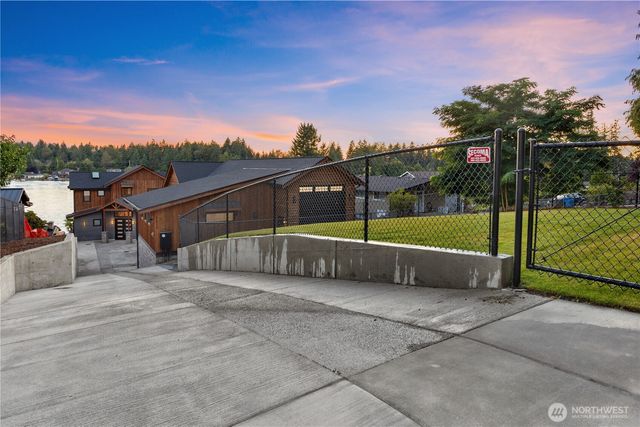 1024 184th Avenue Ct E, Lake Tapps, WA 98391
