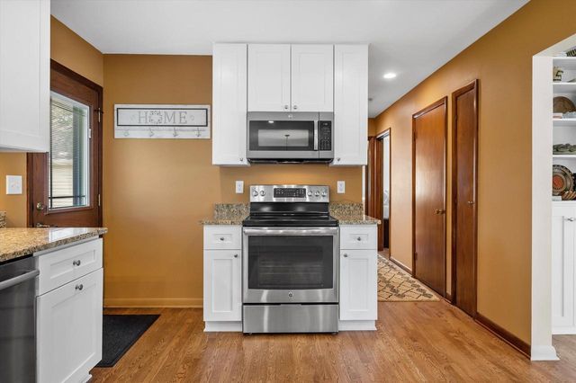 1077 Christopher COURT, Oconomowoc, WI 53066