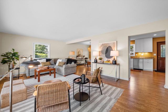1077 Christopher COURT, Oconomowoc, WI 53066