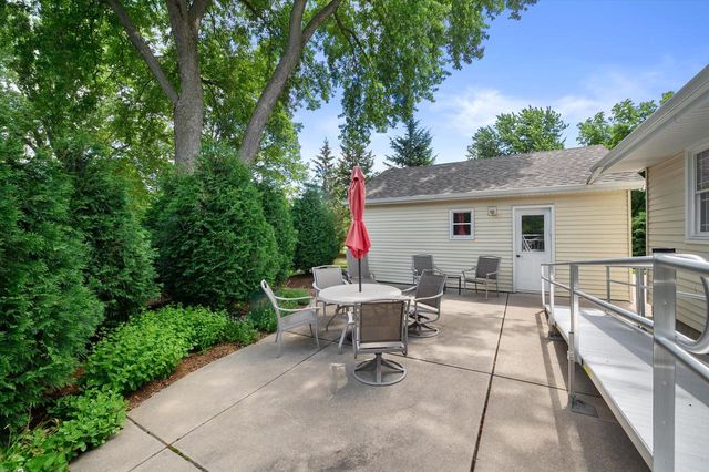 1077 Christopher COURT, Oconomowoc, WI 53066