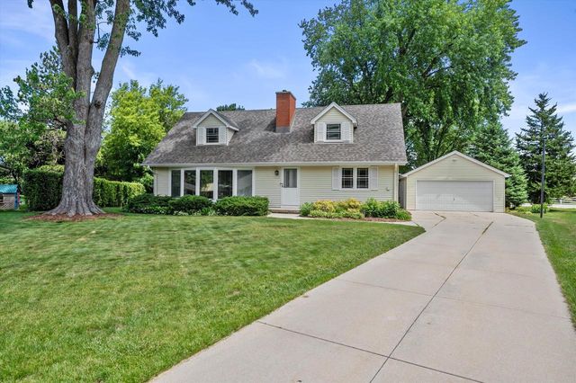 1077 Christopher COURT, Oconomowoc, WI 53066