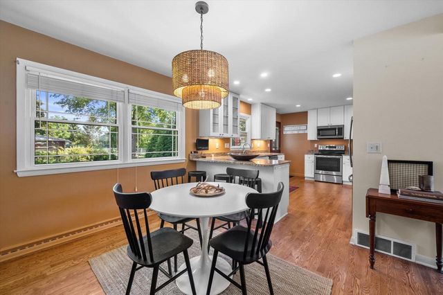 1077 Christopher COURT, Oconomowoc, WI 53066