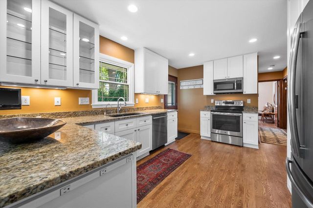 1077 Christopher COURT, Oconomowoc, WI 53066