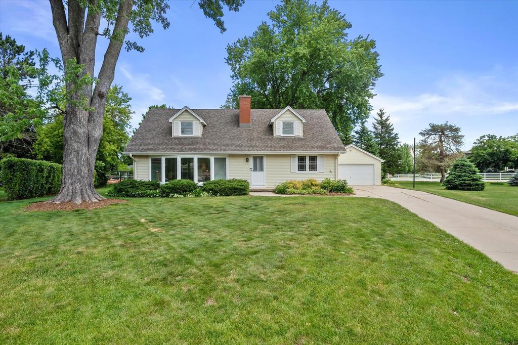 1077 Christopher COURT, Oconomowoc, WI 53066