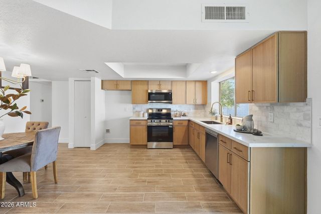 3644 W ANGELA Drive, Glendale, AZ 85308