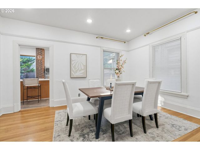 2338 Nw HOYT St, Portland, OR 97210