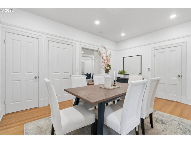 2338 Nw HOYT St, Portland, OR 97210