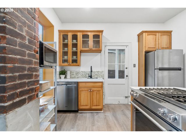 2338 Nw HOYT St, Portland, OR 97210