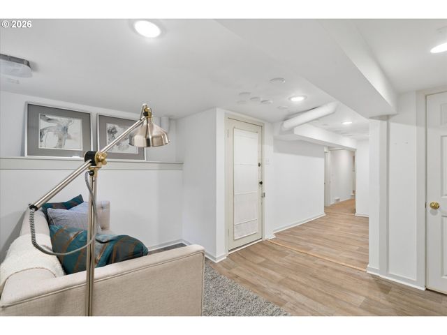 2338 Nw HOYT St, Portland, OR 97210