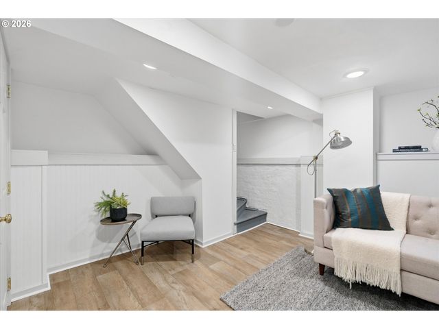 2338 Nw HOYT St, Portland, OR 97210