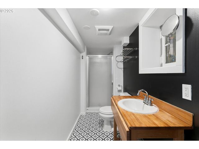 2338 Nw HOYT St, Portland, OR 97210