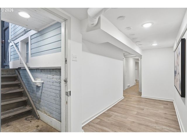 2338 Nw HOYT St, Portland, OR 97210