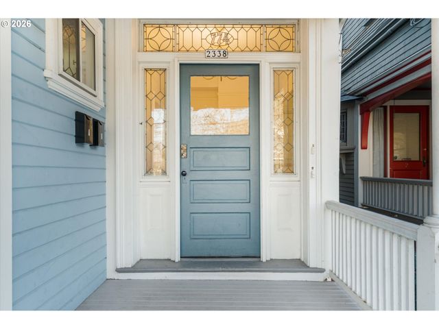 2338 Nw HOYT St, Portland, OR 97210