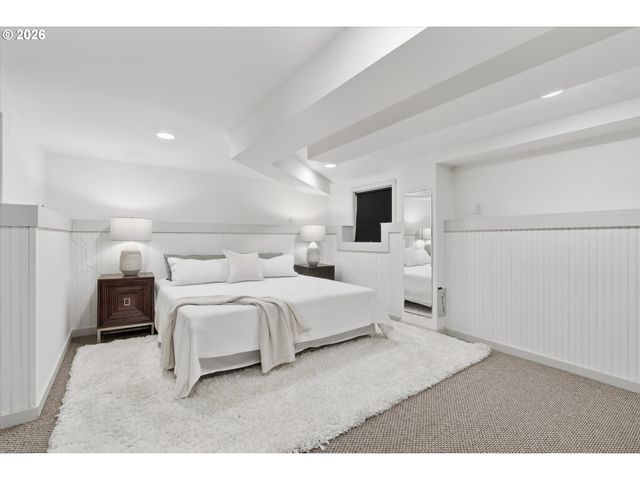 2338 Nw HOYT St, Portland, OR 97210