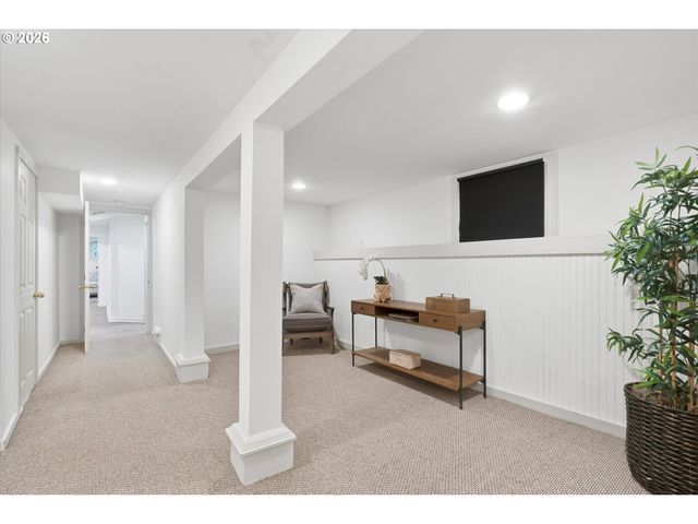 2338 Nw HOYT St, Portland, OR 97210