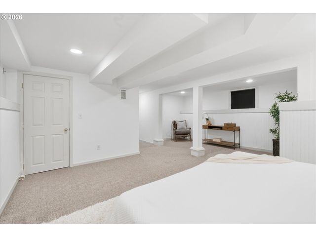 2338 Nw HOYT St, Portland, OR 97210