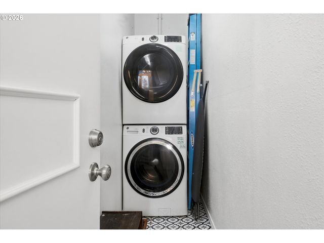 2338 Nw HOYT St, Portland, OR 97210