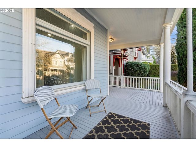 2338 Nw HOYT St, Portland, OR 97210