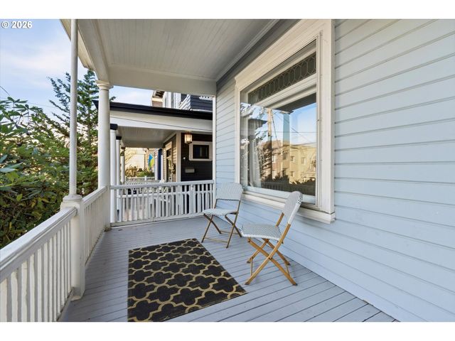 2338 Nw HOYT St, Portland, OR 97210