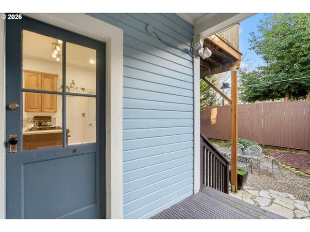 2338 Nw HOYT St, Portland, OR 97210