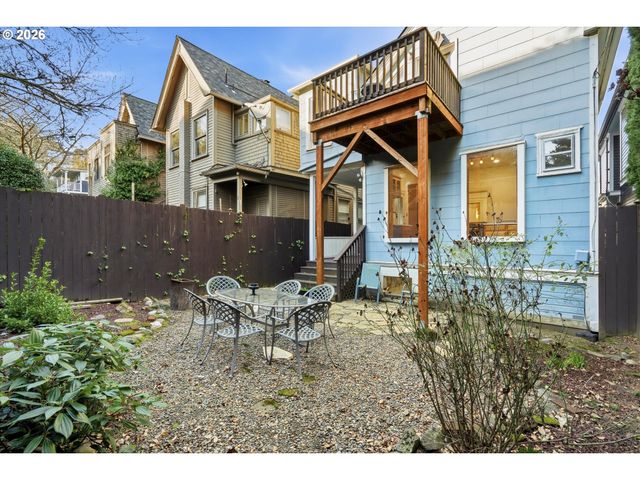 2338 Nw HOYT St, Portland, OR 97210