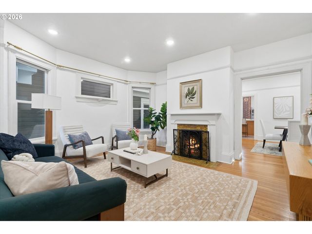 2338 Nw HOYT St, Portland, OR 97210