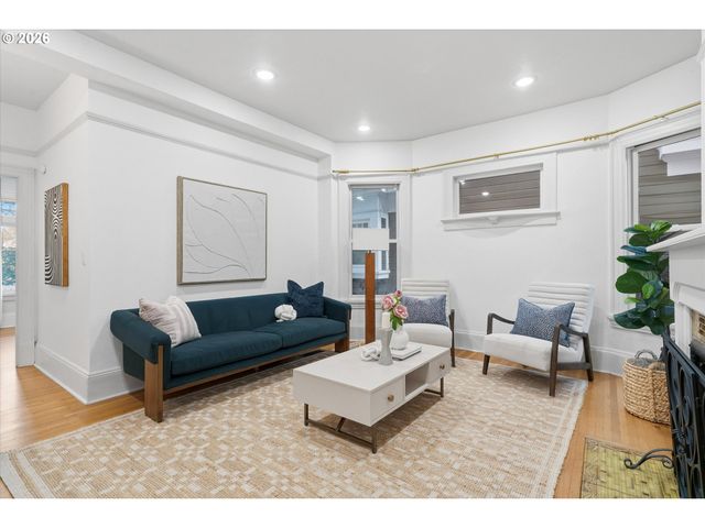 2338 Nw HOYT St, Portland, OR 97210