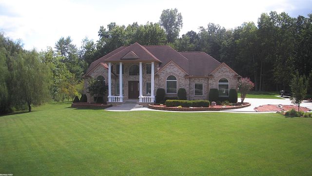 400 ERomeoroad Road, Oakland Twp, MI 48363