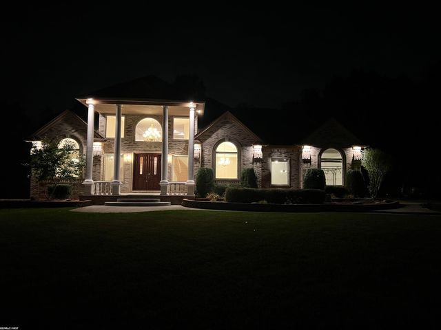 400 ERomeoroad Road, Oakland Twp, MI 48363