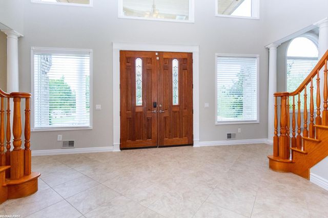 400 ERomeoroad Road, Oakland Twp, MI 48363