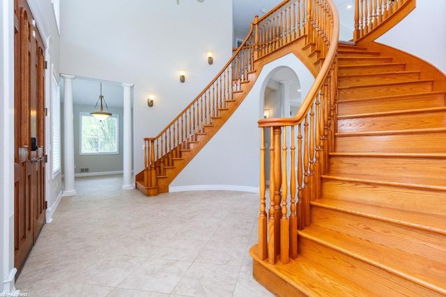 400 ERomeoroad Road, Oakland Twp, MI 48363
