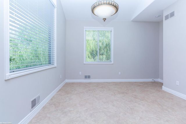 400 ERomeoroad Road, Oakland Twp, MI 48363
