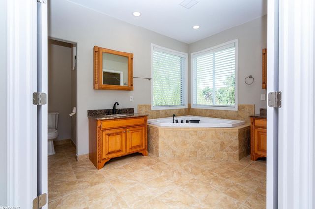 400 ERomeoroad Road, Oakland Twp, MI 48363