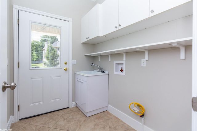 400 ERomeoroad Road, Oakland Twp, MI 48363