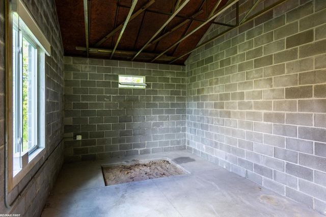 400 ERomeoroad Road, Oakland Twp, MI 48363