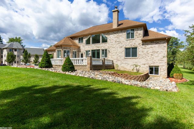 400 ERomeoroad Road, Oakland Twp, MI 48363